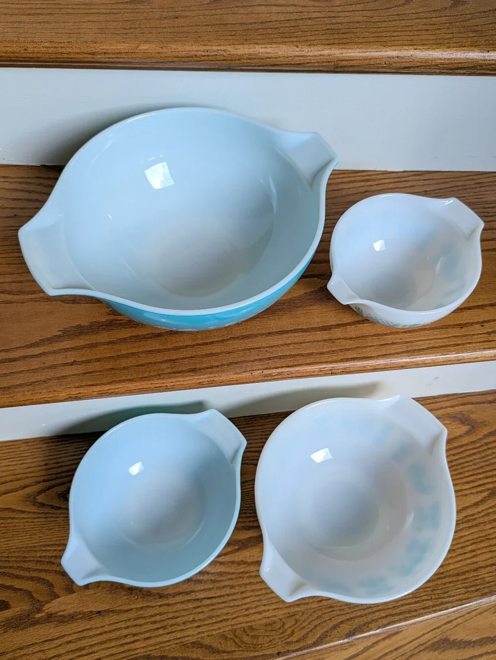 Vintage Pyrex Butterprint Amish Cinderella Mixing Bowl Set — Turquoise & White